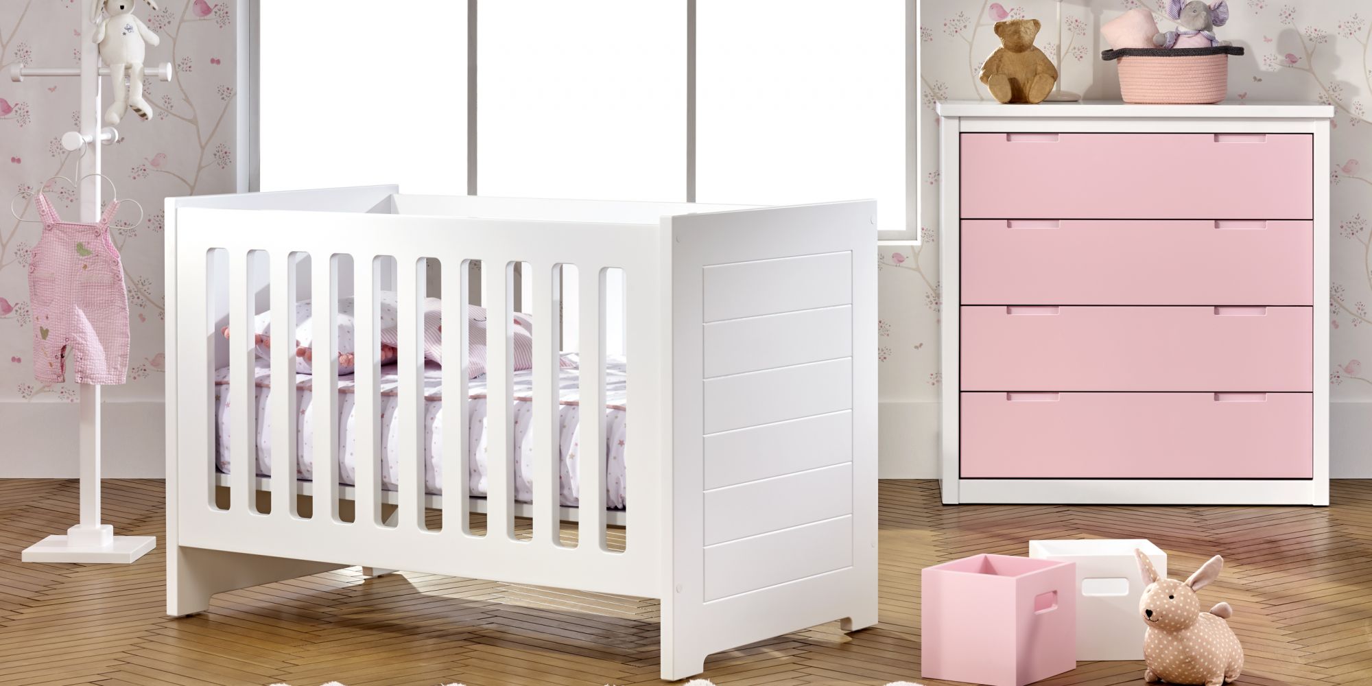 Cuna para bebé y cómoda con amplios color rosa para almacenaje